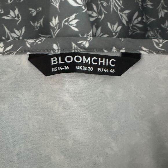 BloomChic 1X Blue Floral V-Neck Tunic Top Smocked Waist 3/4 Sleeve US 14–16 - Picture 7 of 8